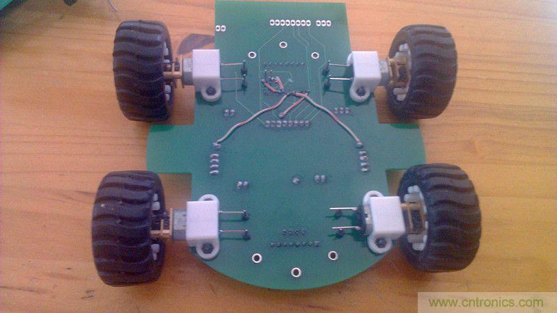 牛人力作！PCB版藍牙智能小車DIY