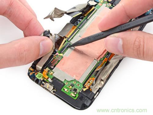 牛人強(qiáng)拆！新HTC One(M8)真機(jī)精密做工難修理